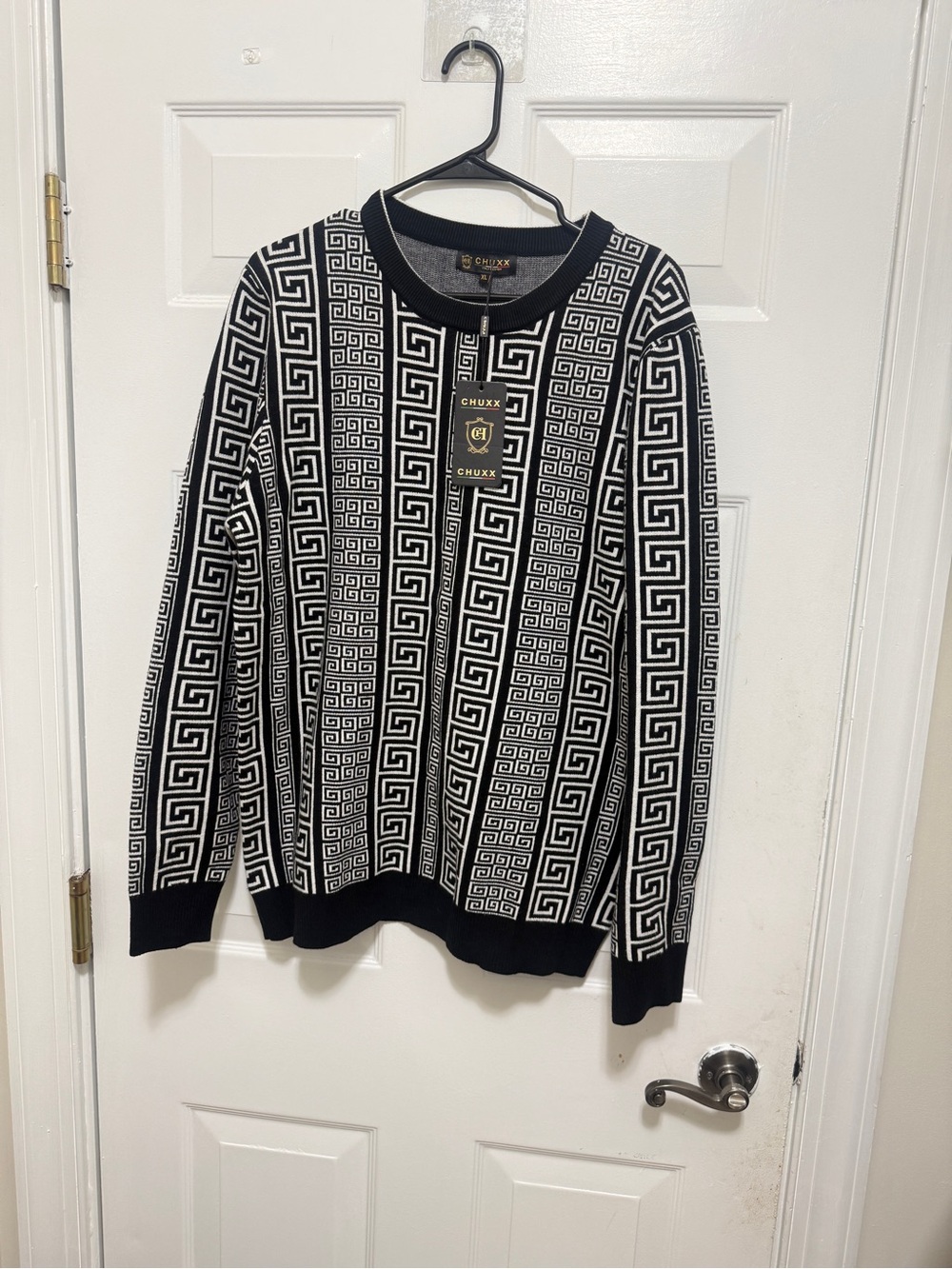Chuxx Men's Black and White Geo Pattern Crewneck Sweater b new with tag